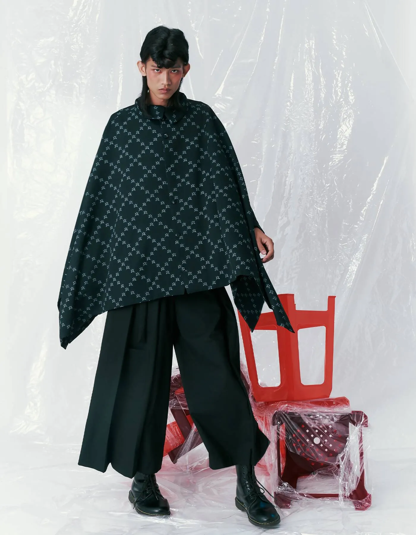 Ban-Doh Floral Stand Collar Cape Coat (Black)